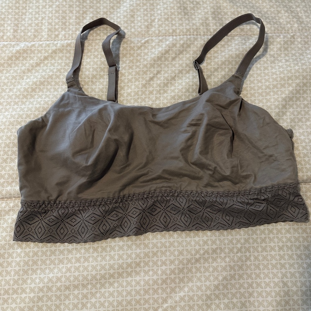 Like new lounge Lacey sports bra